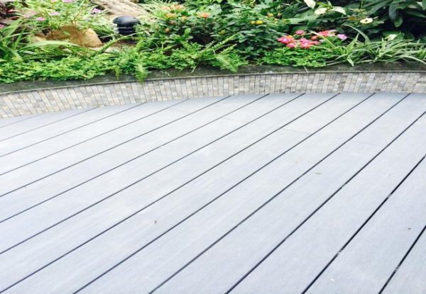 go-nhua-ngoai-troi-dep