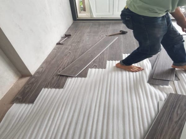 Mẫu sàn nhựa hèm khóa, sàn nhựa hèm khóa cao cấp 4mm, báo giá sàn nhựa gỉ gỗ,